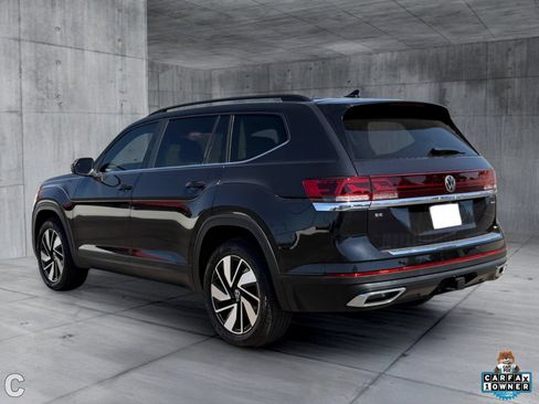 Used 2025 Volkswagen Atlas SE AWD/4WD image 4