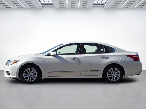 Used 2016 Nissan Altima 2.5 S w/ Power Driver Seat Package FWD image 7