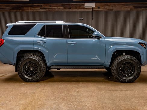 Used 2025 Toyota 4Runner Limited image 11