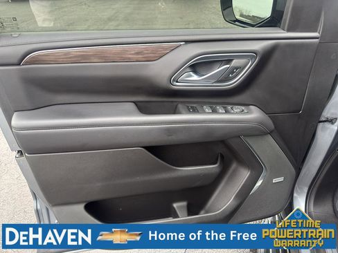Used 2022 Chevrolet Suburban LT w/ Luxury Package AWD/4WD image 21