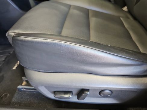 Used 2021 Nissan Rogue SV w/ Premium Package image 27