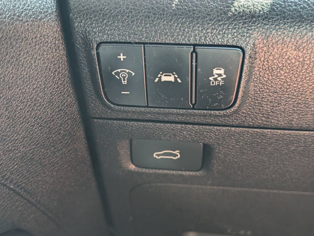 Used 2021 Kia K5 LXS FWD image 11
