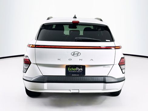 Used 2024 Hyundai Kona SEL FWD image 7