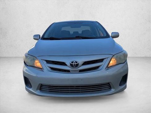 Used 2011 Toyota Corolla LE image 2