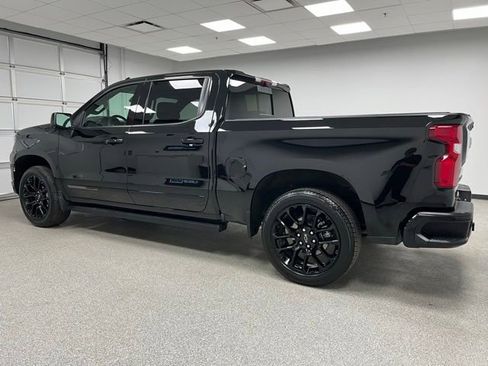 Used 2025 Chevrolet Silverado 1500 High Country w/ Midnight Edition AWD/4WD image 7