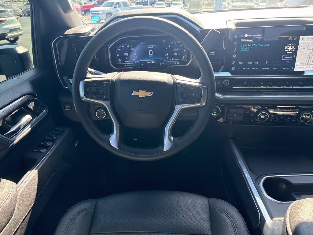 Used 2025 Chevrolet Silverado 2500 LTZ w/ LTZ Convenience Package AWD/4WD image 17