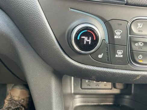 Used 2024 Chevrolet Equinox LT image 18