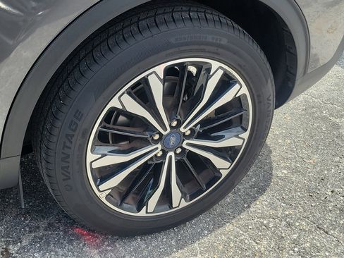 Used 2022 Ford Escape SE w/ SE Sport Appearance Package image 6