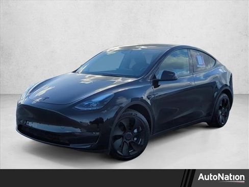 Used 2024 Tesla Model Y Long Range image 1