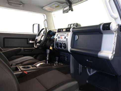 Used 2011 Toyota FJ Cruiser 4WD w/ Convenience Pkg image 20