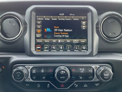 Used 2023 Jeep Wrangler Altitude image 18