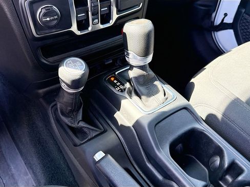 Used 2023 Jeep Wrangler Unlimited w/ Cold Weather Group image 18