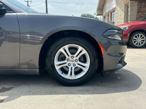 Used 2020 Dodge Charger SXT RWD image 4