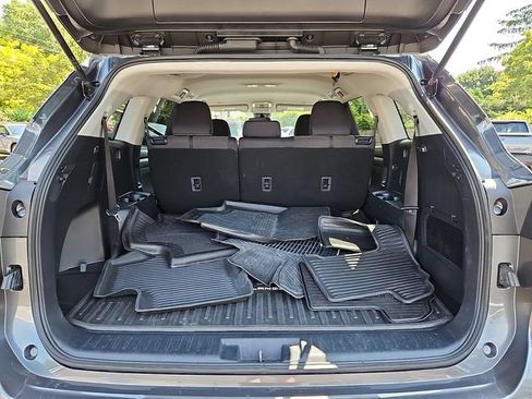 Used 2023 Toyota Highlander L AWD/4WD image 28