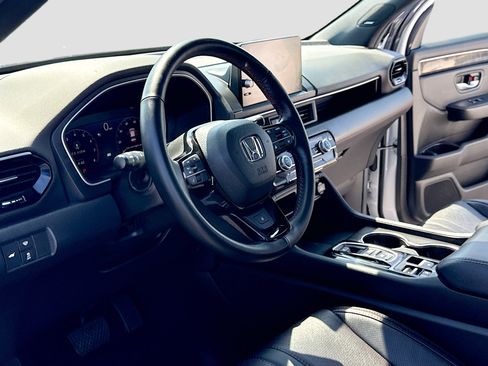 Used 2025 Honda Pilot Black Edition image 4