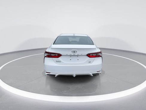 Used 2021 Toyota Camry SE w/ Cold Weather Package image 17