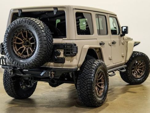 Used 2024 Jeep Wrangler Unlimited Rubicon w/ Technology Group AWD/4WD image 9
