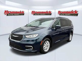 Certified 2022 Chrysler Pacifica Touring-L w/ Uconnect Theater Family Group image 1