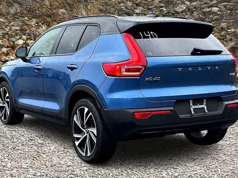 Used 2021 Volvo XC40 T5 R-Design w/ Climate Package image 12