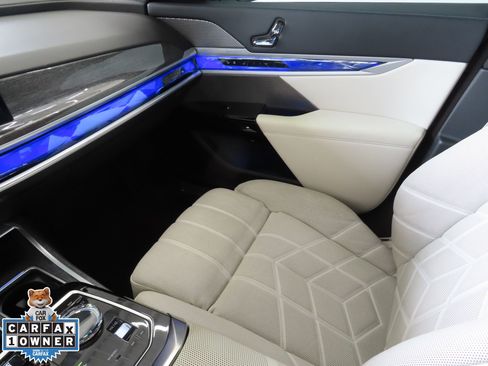 Used 2023 BMW 760i xDrive w/ Executive Package image 22