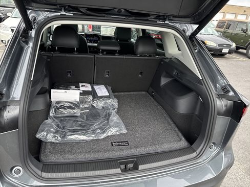 New 2025 Volkswagen Tiguan SE image 26