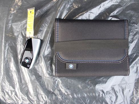 Used 2024 BMW i7 xDrive60 image 32