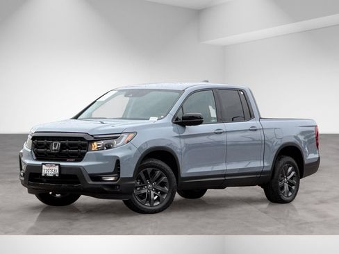 Used 2024 Honda Ridgeline Sport image 2