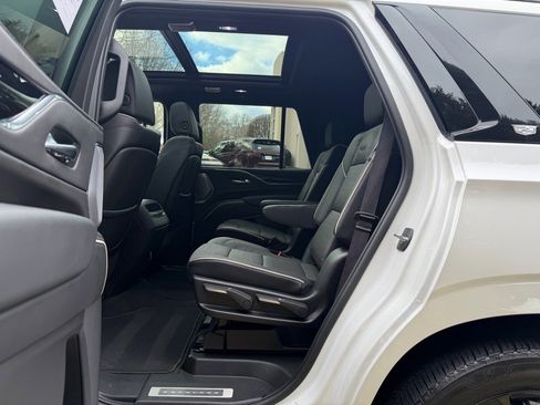 Used 2023 Cadillac Escalade Sport w/ LPO, ONYX Package image 18