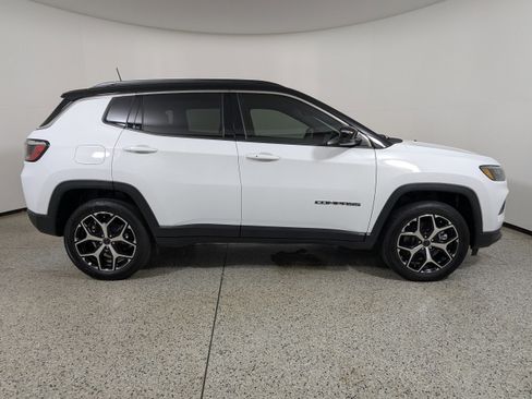 Used 2026 Jeep Compass Limited image 8