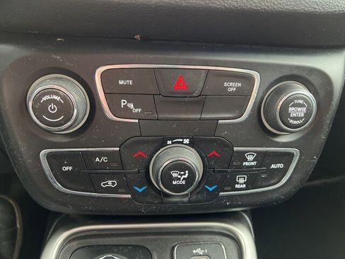 Certified 2019 Jeep Compass Latitude w/ Cold Weather Group image 23