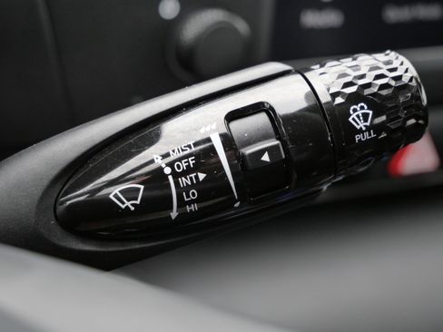 Certified 2025 Hyundai Elantra Sport image 33