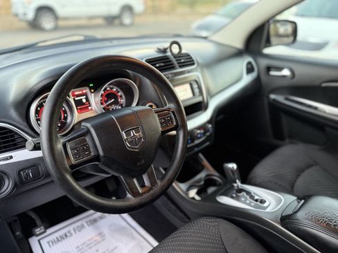 Used 2017 Dodge Journey SXT w/ Comfort/Convenience Group image 11