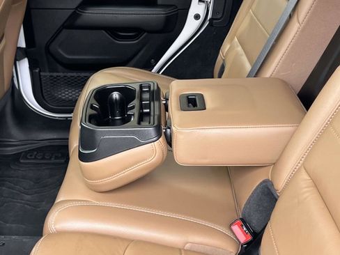 Certified 2020 Jeep Wrangler Unlimited Sahara AWD/4WD image 11