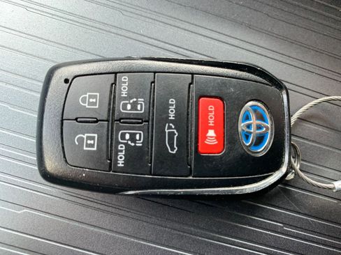 Used 2025 Toyota Sienna XLE image 23