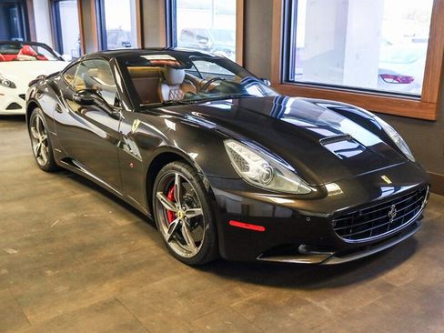 Used 2014 Ferrari California RWD image 51