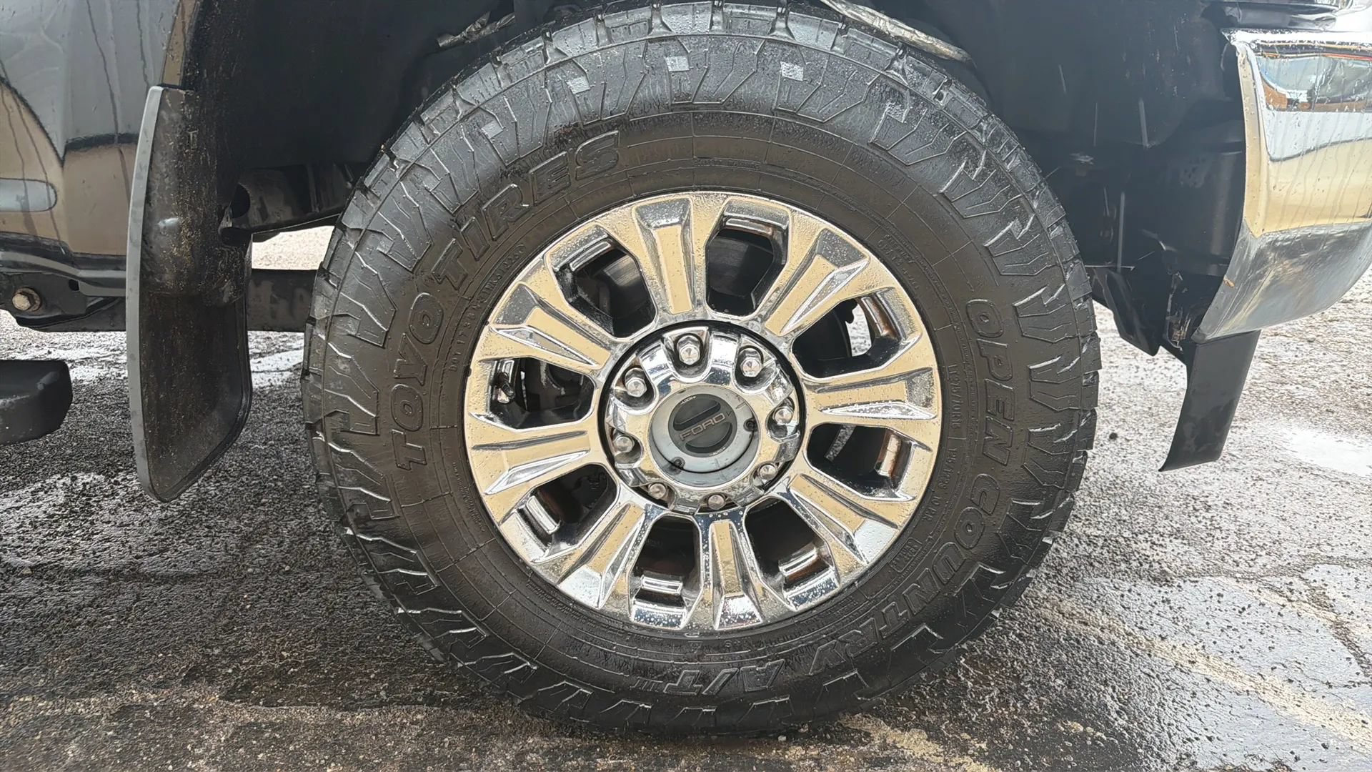 Used 2019 Ford F350 XLT w/ XLT Premium Package AWD/4WD image 7