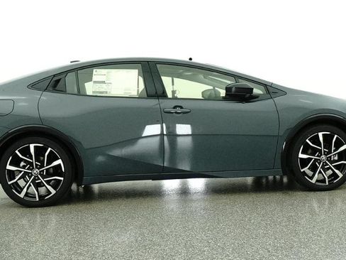 New 2026 Toyota Prius Plug-In Hybrid FWD image 36