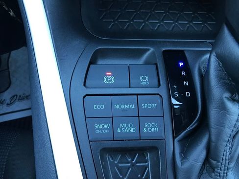 Used 2023 Toyota RAV4 LE image 25