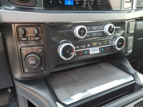 Used 2024 Ford F350 Platinum w/ FX4 Off-Road Package AWD/4WD image 27