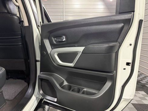 Used 2018 Nissan Titan PRO-4X w/ Pro-4x Convenience Package image 39
