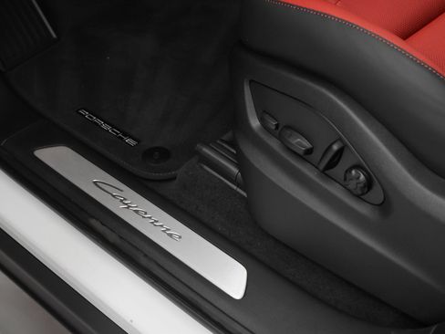 Certified 2026 Porsche Cayenne Coupe AWD/4WD image 25
