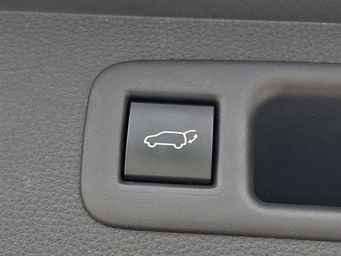 Used 2020 Toyota Highlander XLE AWD/4WD image 31