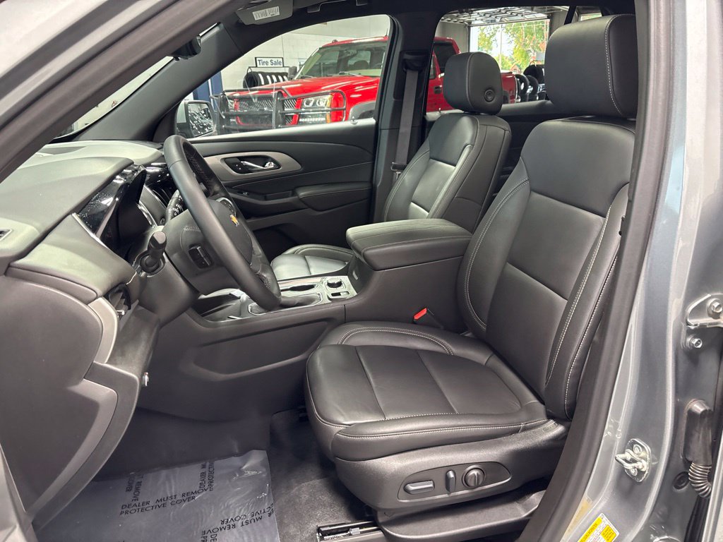 Used 2023 Chevrolet Traverse LT w/ LT Premium Package AWD/4WD image 10