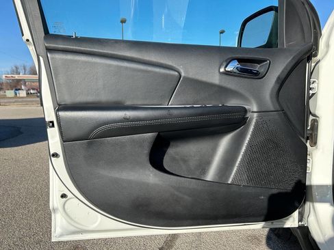 Used 2018 Dodge Journey SE image 21