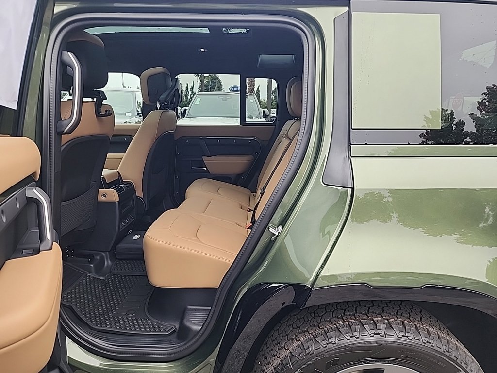 New 2026 Land Rover Defender 110 X-Dynamic SE AWD/4WD image 14