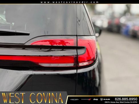 New 2026 Chrysler Pacifica Select FWD image 10