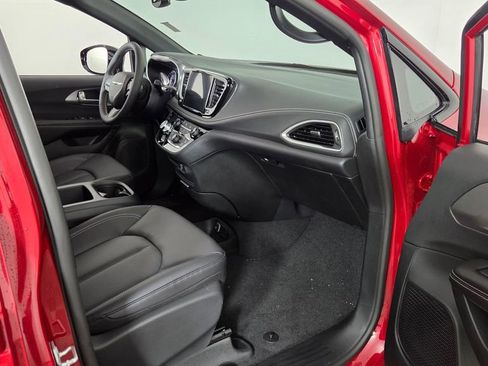New 2026 Chrysler Pacifica Select image 35