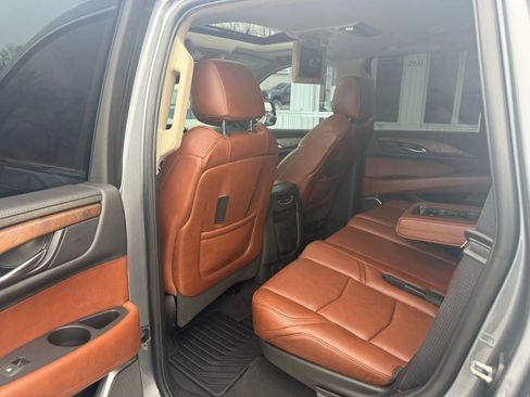 Used 2019 Cadillac Escalade Luxury image 36