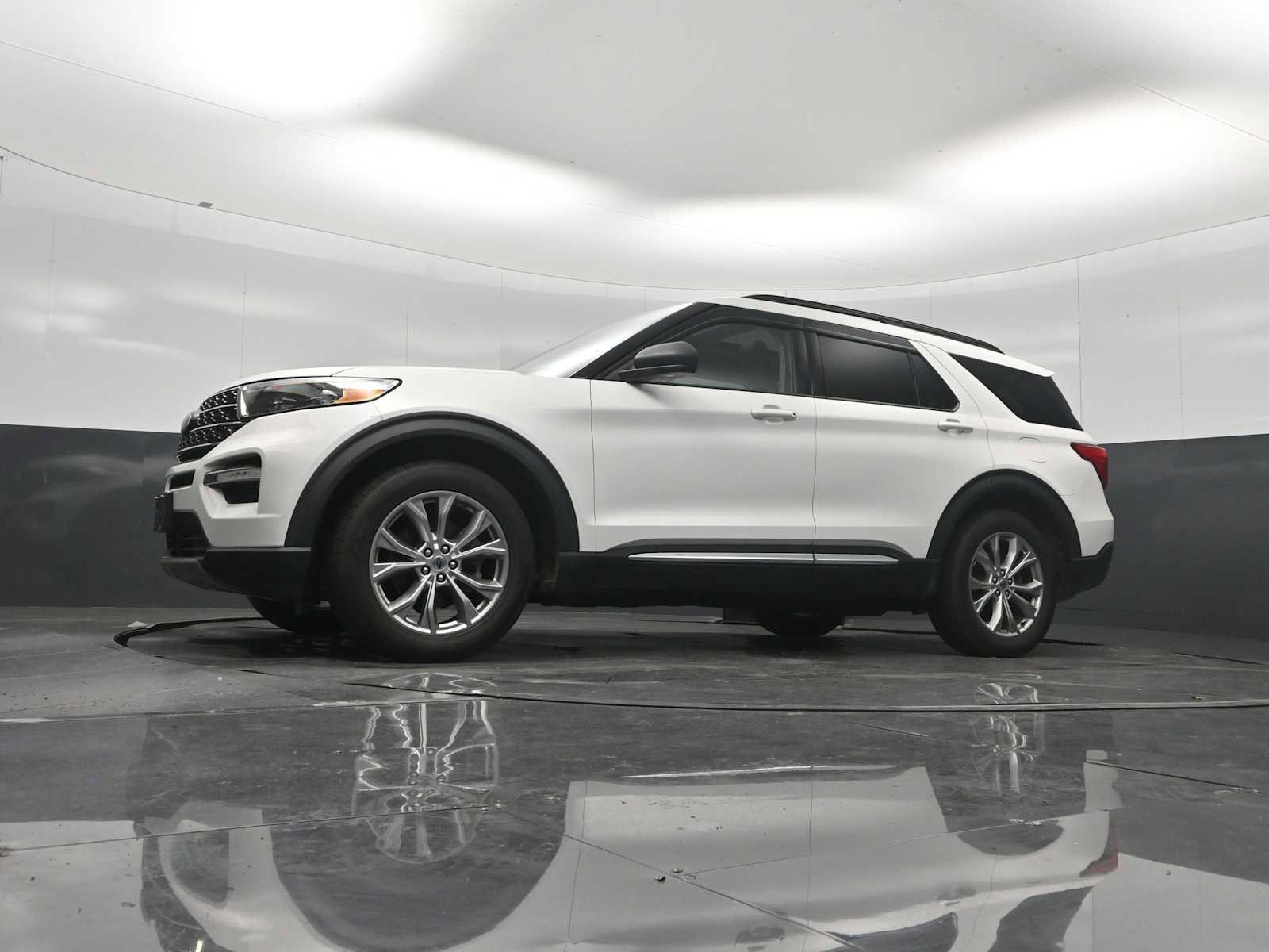 Used 2020 Ford Explorer XLT w/ Equipment Group 202A AWD/4WD image 28
