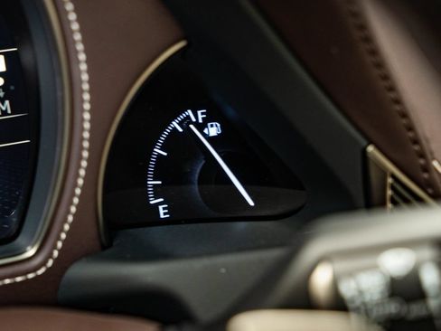 Used 2018 Lexus LS 500 AWD w/ Interior Upgrade Package image 31